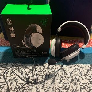 Razed Blackshark V2 X multi platform wired esports headset white edition